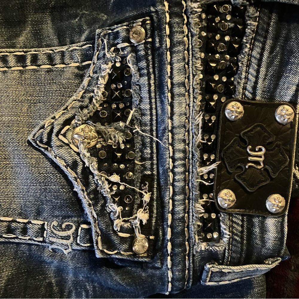 Like new prefect condition with all the rhinestones